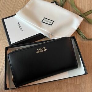 Gucci black zip wallet